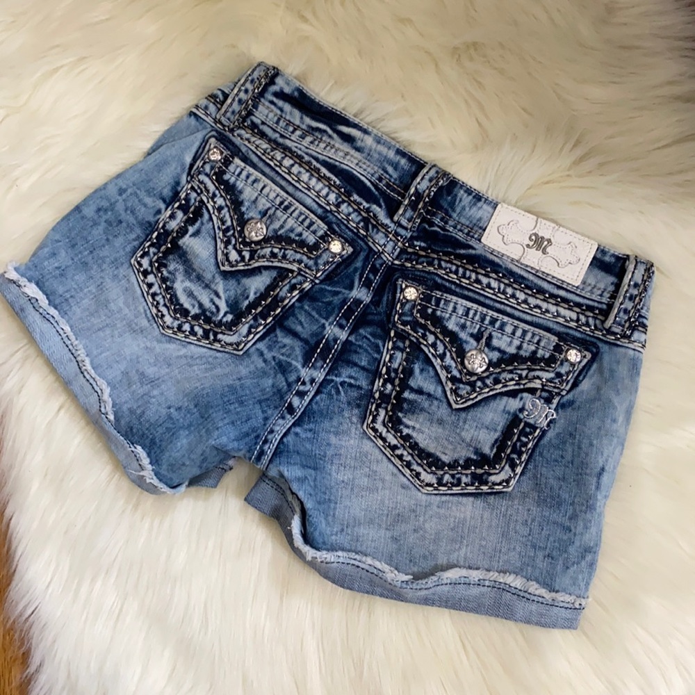 NWOT Miss Me Embroidered Rhinestone Shorts 27